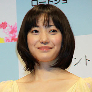 女優の菅野美穂も身長160センチ