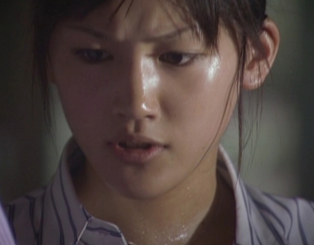 2001年「金田一少年の事件簿」で女優デビュー
