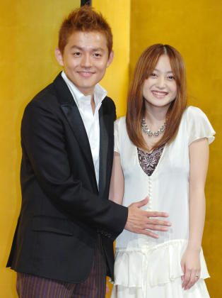 2005年、スピードワゴンの井戸田潤と結婚