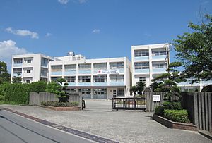 兵庫県立明石高校出身