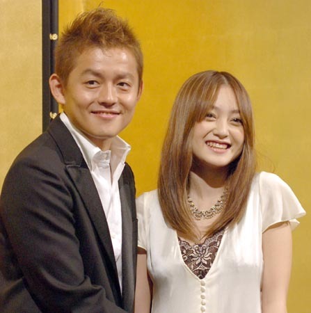 2005年、スピードワゴン井戸田潤と結婚