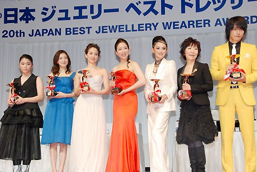 2009年、「日本ジュエリーベストドレッサー賞」を受賞