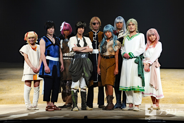 前島亜美と山口大地は2016年4月に上演された舞台「クジラの子らは砂上に歌う」で共演