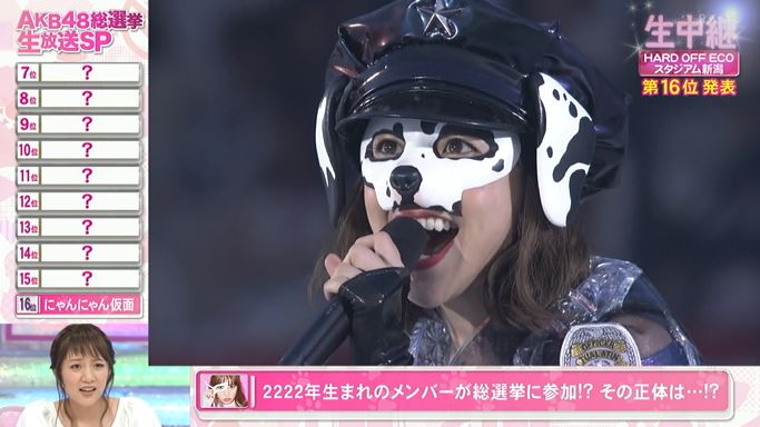 ステージではわんわん仮面こと大島優子をと対談。