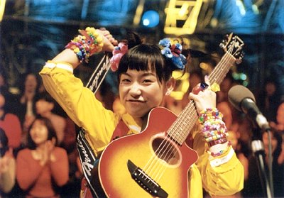 篠原ともえのデビューは1995年