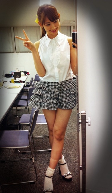 【私服画像】AKB小嶋陽菜(こじはる)の可愛いファッションコーデまとめ!自宅も凄い!