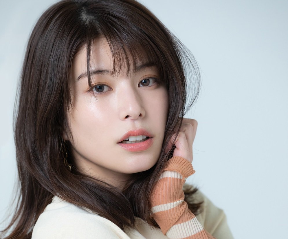 「さとうほなみ」名義で女優としても活躍