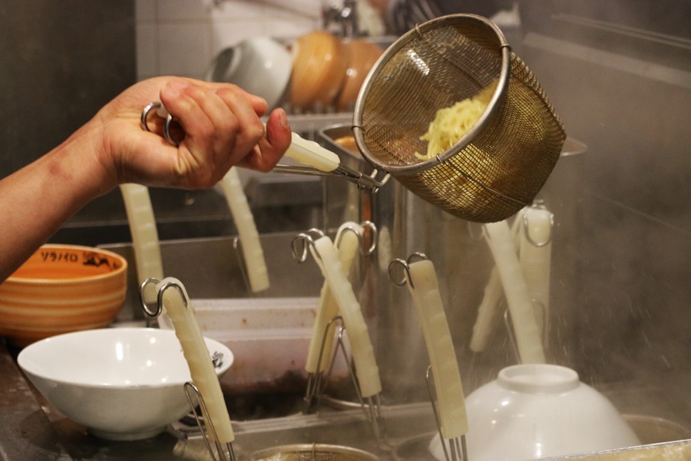 【経歴】ラーメン屋などでフリーター生活を送る……