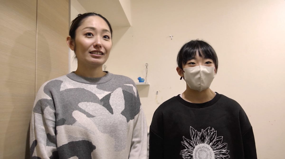 母親とメディア出演も