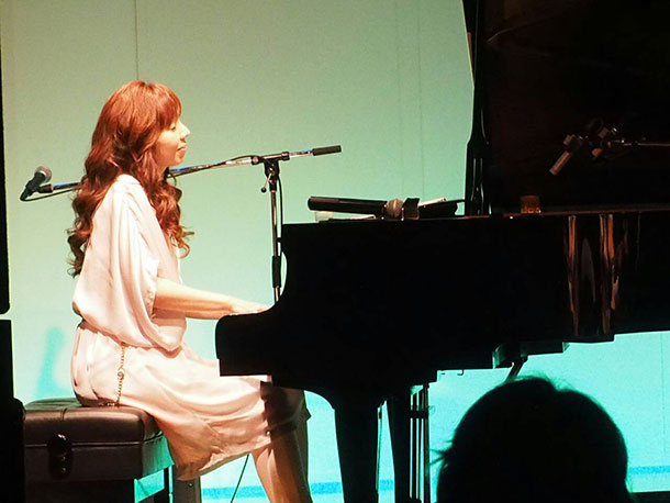 2016年3月ピアニストデビュー。