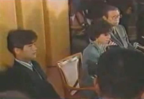 奇妙な記者会見はメリー喜多川が演出。