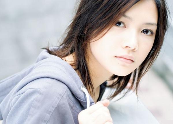 Yuiのアルバム全5枚を時系列順にご紹介 Aikru アイクル かわいい女の子の情報まとめサイト