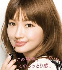 歌手活動やタレントとしても活躍