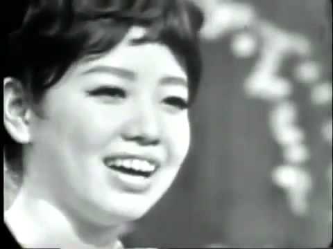 都はるみ アンコ椿は恋の花 1966 - YouTube