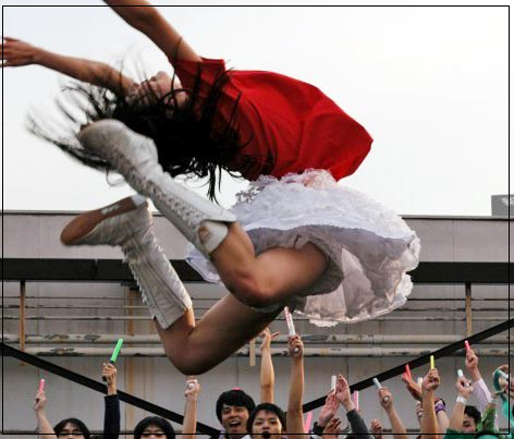 驚愕の運動神経 ももクロ百田夏菜子のエビ反りジャンプがハンパじゃないレベル 画像 動画まとめ Aikru アイクル かわいい女の子の情報まとめサイト