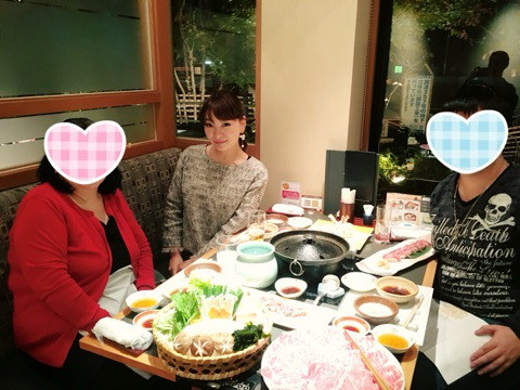 母親と弟と食事をする保田圭