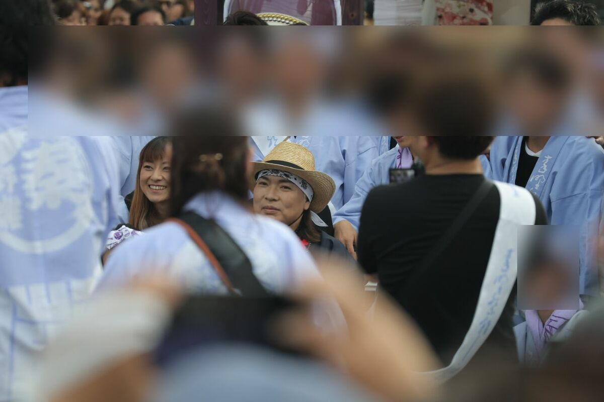 夫婦で祭りに参加